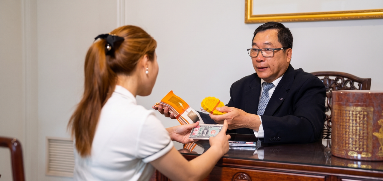 Universal Chung Wah funeral director helping a woman